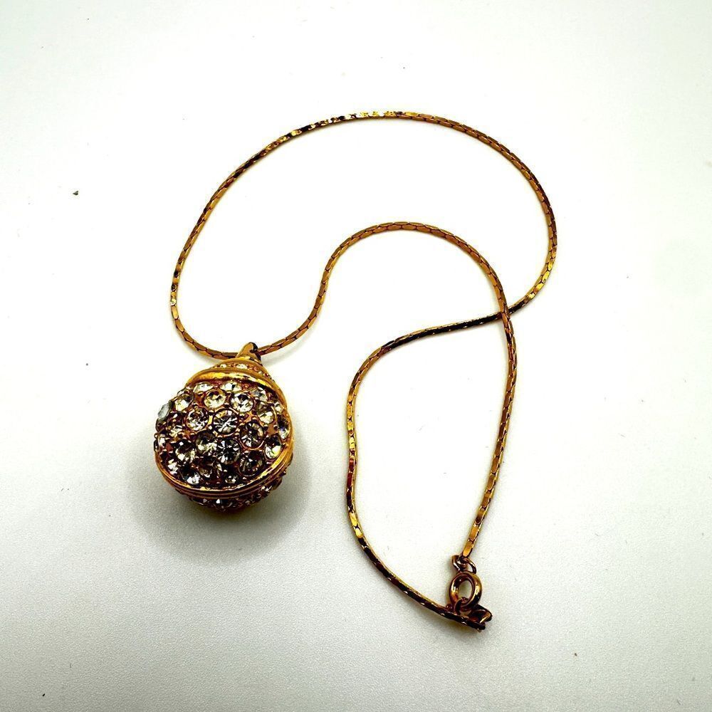 Vintage "Easter egg" orb pendant on‎ a vintage 15” gold tone chain!